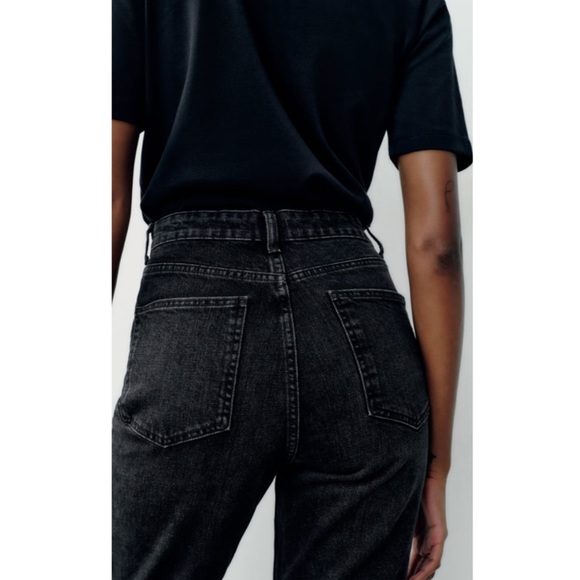 Zara Mom Fit High Rise / high waist Jeans in faded effect Black color - Picture 4 of 7